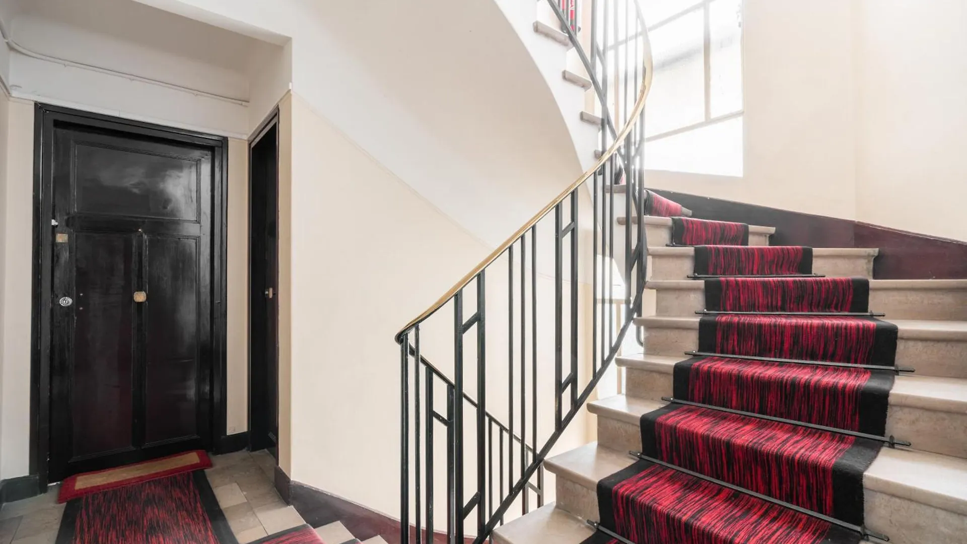 Elegant 15 Apartment Paris
